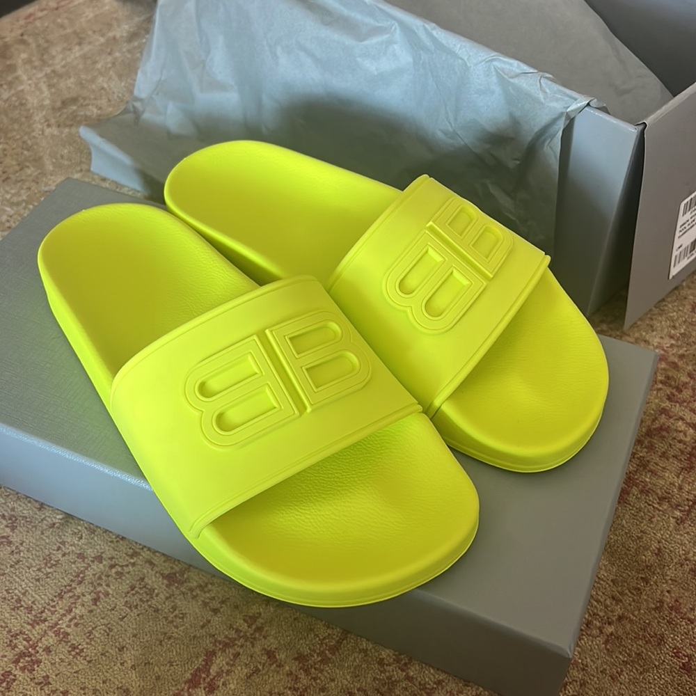 New In box Balenciaga Pool Slide Lime sz 38
